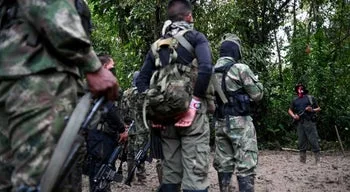 Juiz colombiano levanta suspensão de bombardeamentos contra campos de guerrilheiros