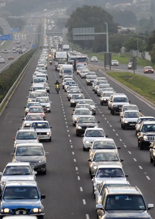 Transport costs force more than 40% of public transport users to travel less, UCT study finds
