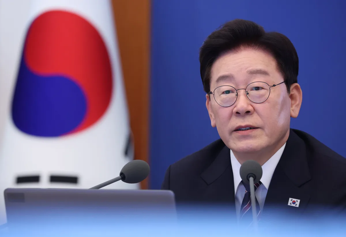 李 기자회견, ‘잘못했다’ 57.7% vs ‘잘했다’ 39.2% [리얼미터]