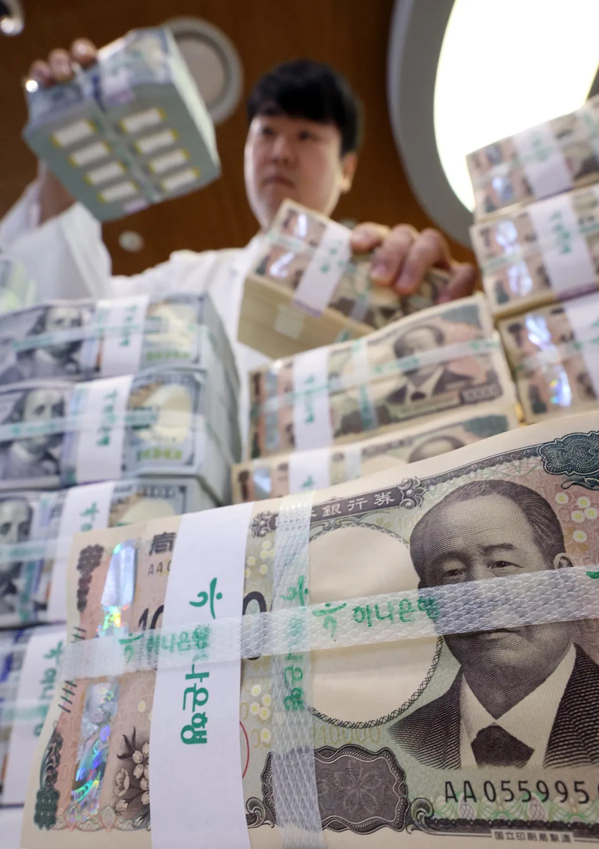 日, 석달만에 금리 또 인상…1.25%로 31년만에 최고