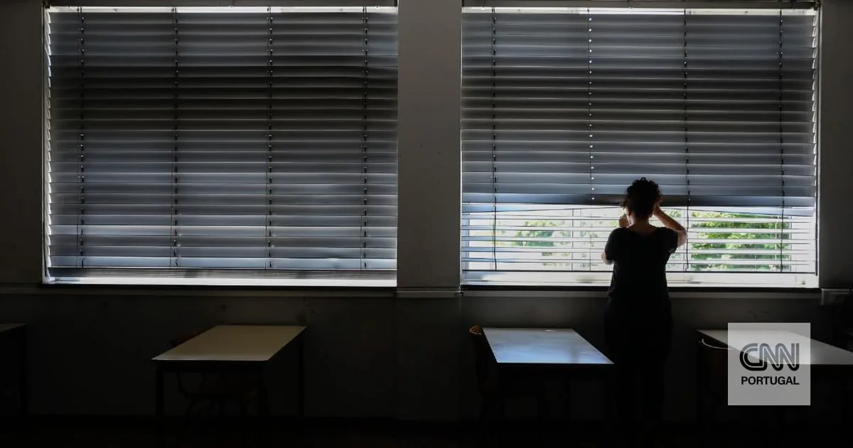 Aluno de dez anos sem escola atribuída a poucos dias do início das aulas