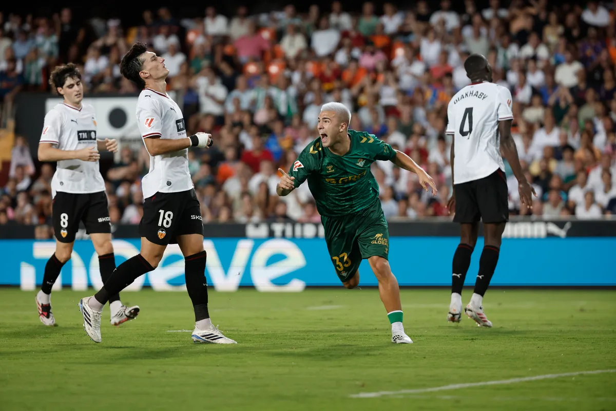 El Betis se despereza a tiempo para incendiar Valencia con un gol de Pablo García