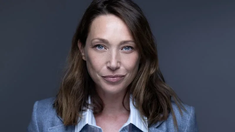 Laura Smet a inauguré une place à Angoulême en hommage à sa mère Nathalie Baye