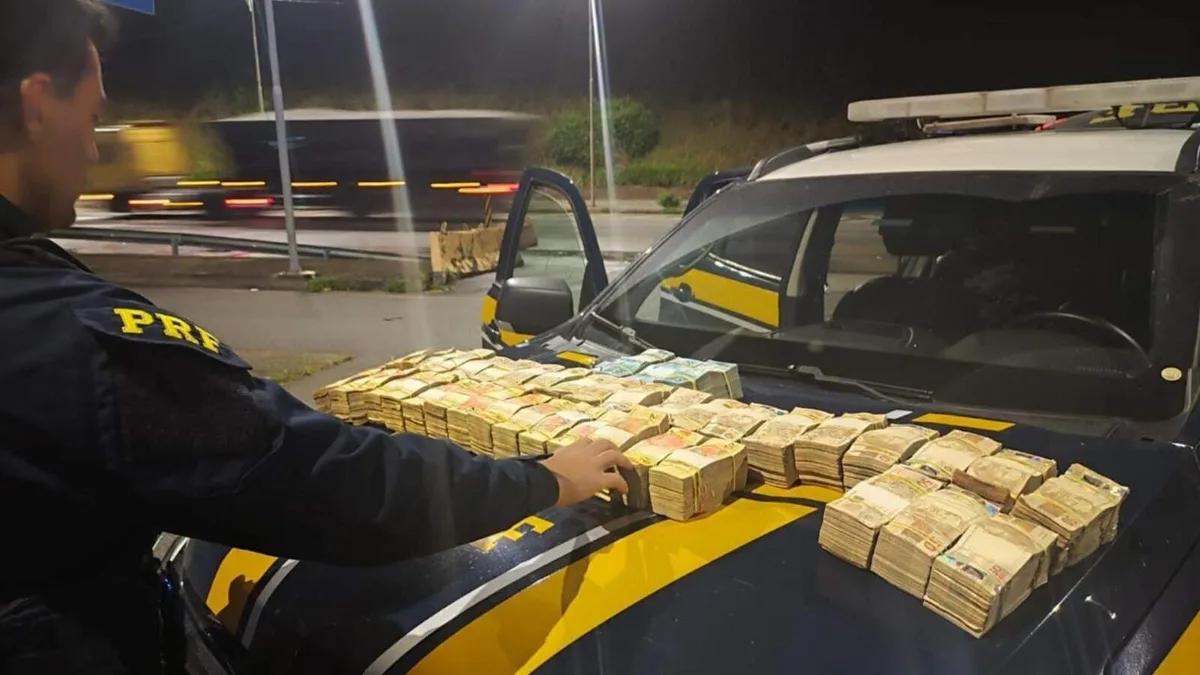 Homem sai de Ponta Porã com R$ 870 mil em dinheiro de política e é preso em MG