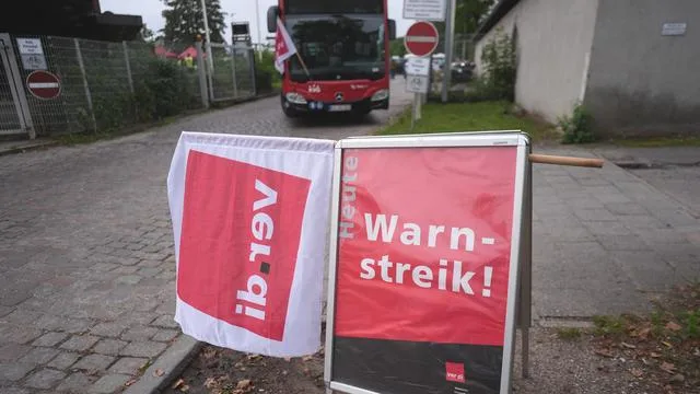 Tarifverhandlungen: Warnstreik trifft erneut Nahverkehr in vier Städten