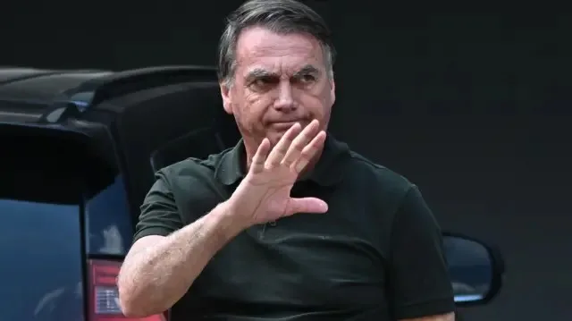 Defesa de Bolsonaro pede suspensão da pena no caso da trama golpista