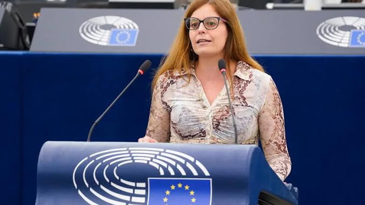 De uma prisão domiciliária ao Parlamento Europeu: quem é Ilaria Salis, a eurodeputada italiana que diz que “Ceuta não é Espanha”