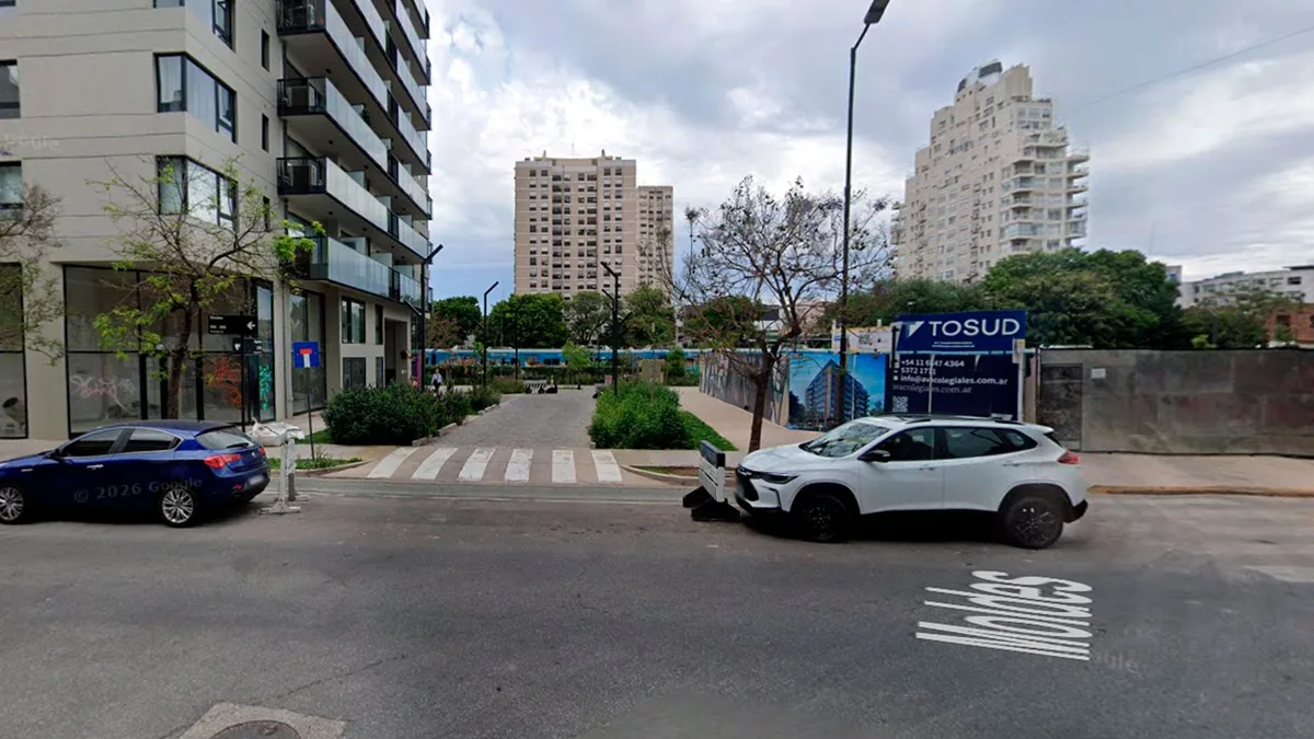 Un hombre fue baleado de madrugada en una plaza de Colegiales: buscan al agresor