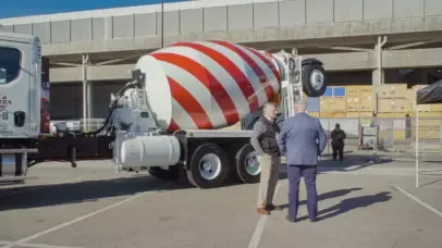 ‘The History of Concrete’: Como John Wilson misturou concreto, filmes da Hallmark e Michael Imperioli em um só documentário