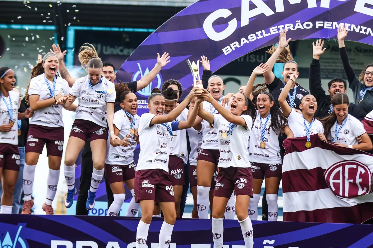 Ferroviária vence Brasileiro Feminino sub-17 e ganha mensagem em voo; vídeo