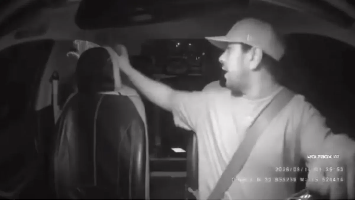 Joven intenta escapar de un taxi en Puebla sin pagar y olvida su celular dentro: esto pasó luego