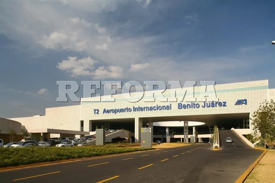 Suspenden aerolíneas operaciones en AICM por tormenta