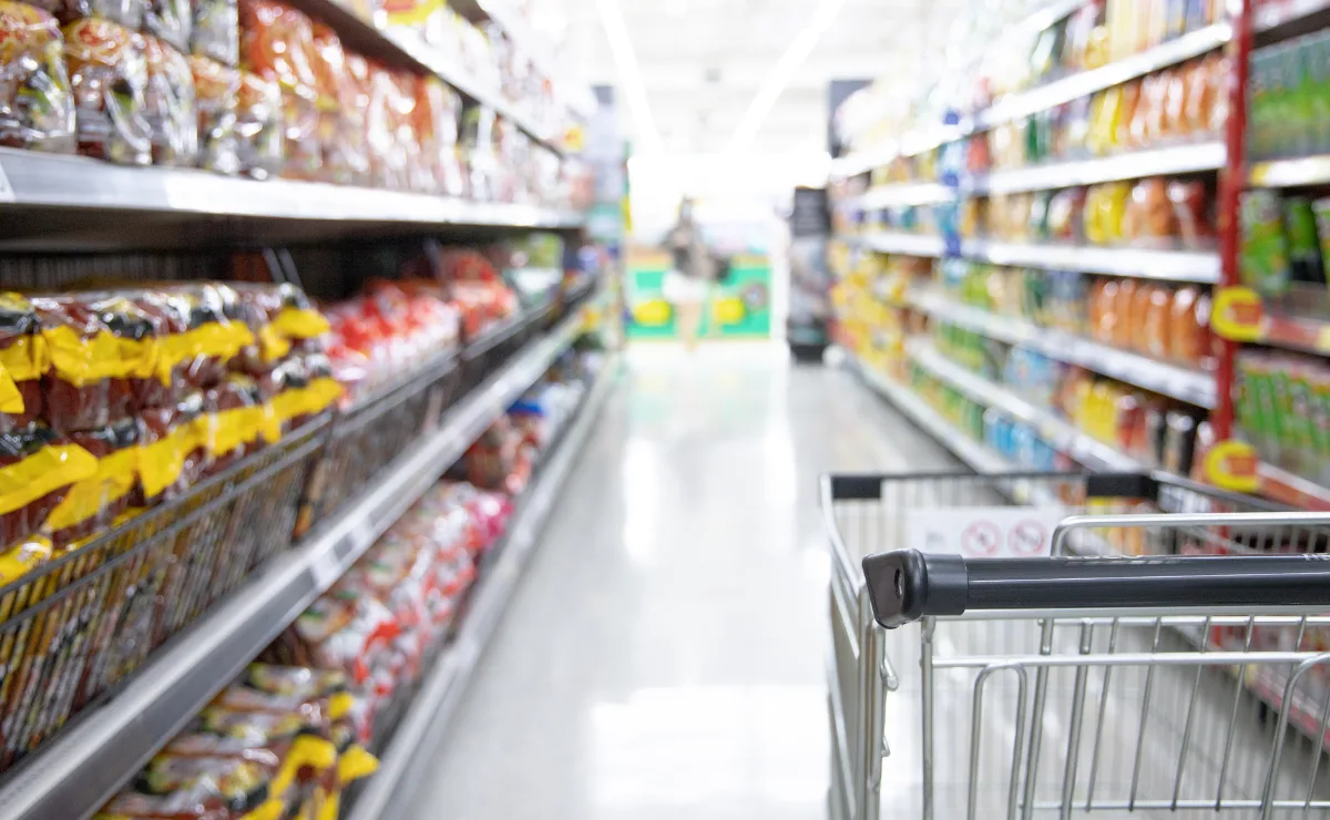 Grande rede de supermercados com 900 lojas vai fechar unidades após negócio de R$ 125 bilhões fracassar