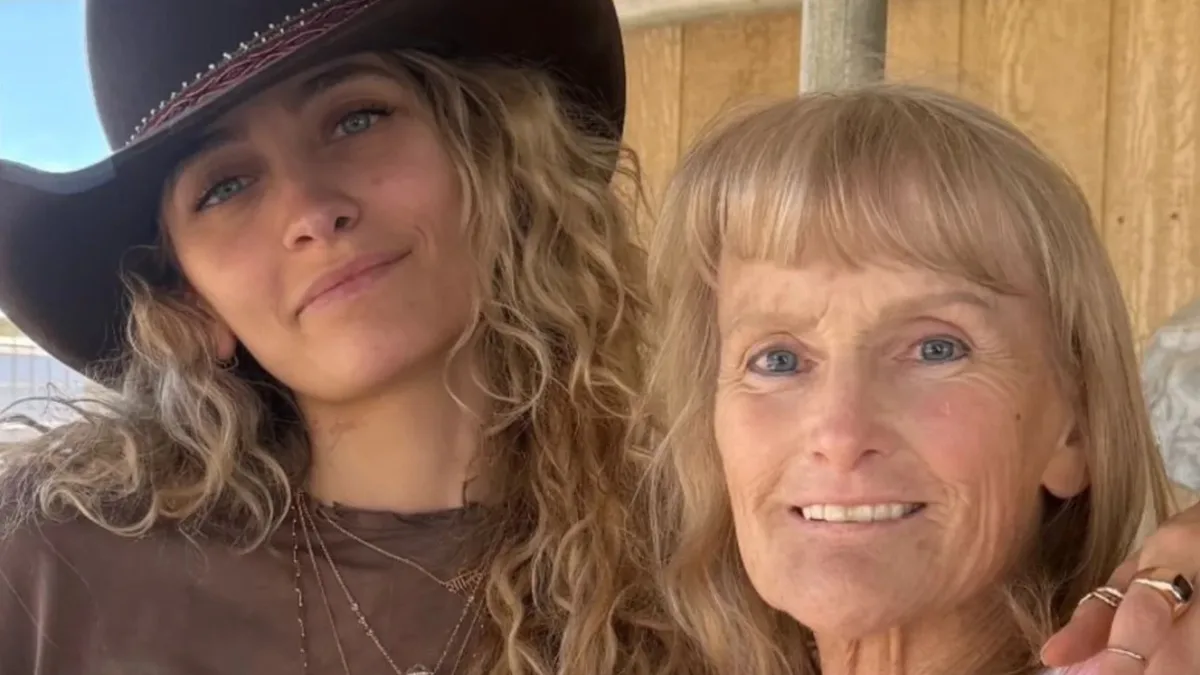 Paris Jackson revela como foi seu primeiro encontro com a mãe, Debbie Rowe, aos 15 anos Paris Jackson e a mãe, Debbie Rowe (Foto: Reprodução/Instagram)