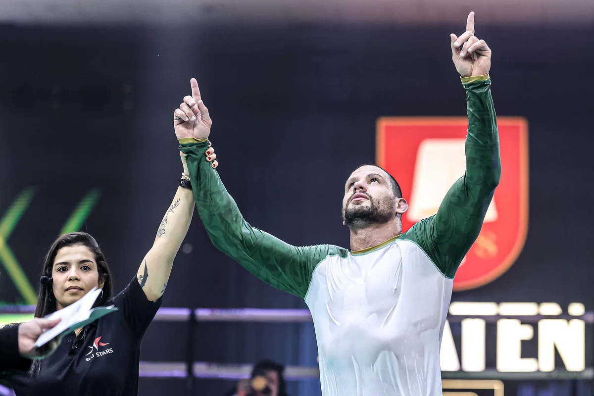 Spaten Fight Night 3: Felipe Preguiça vence Nicholas Meregali pela primeira vez
