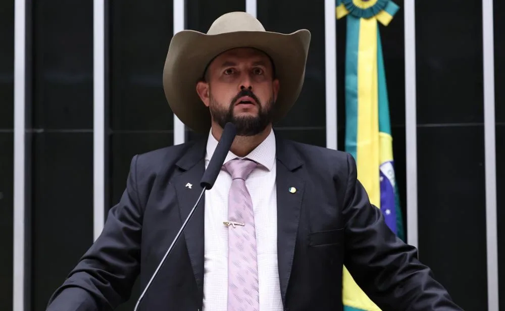 Deputado do PL aciona TSE para suspender reajuste do Bolsa Família