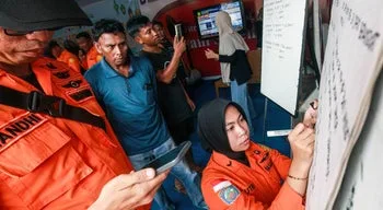 Autoridades indonésias anunciam resgate de 102 pessoas após naufrágio de ferry com 243 ocupantes
