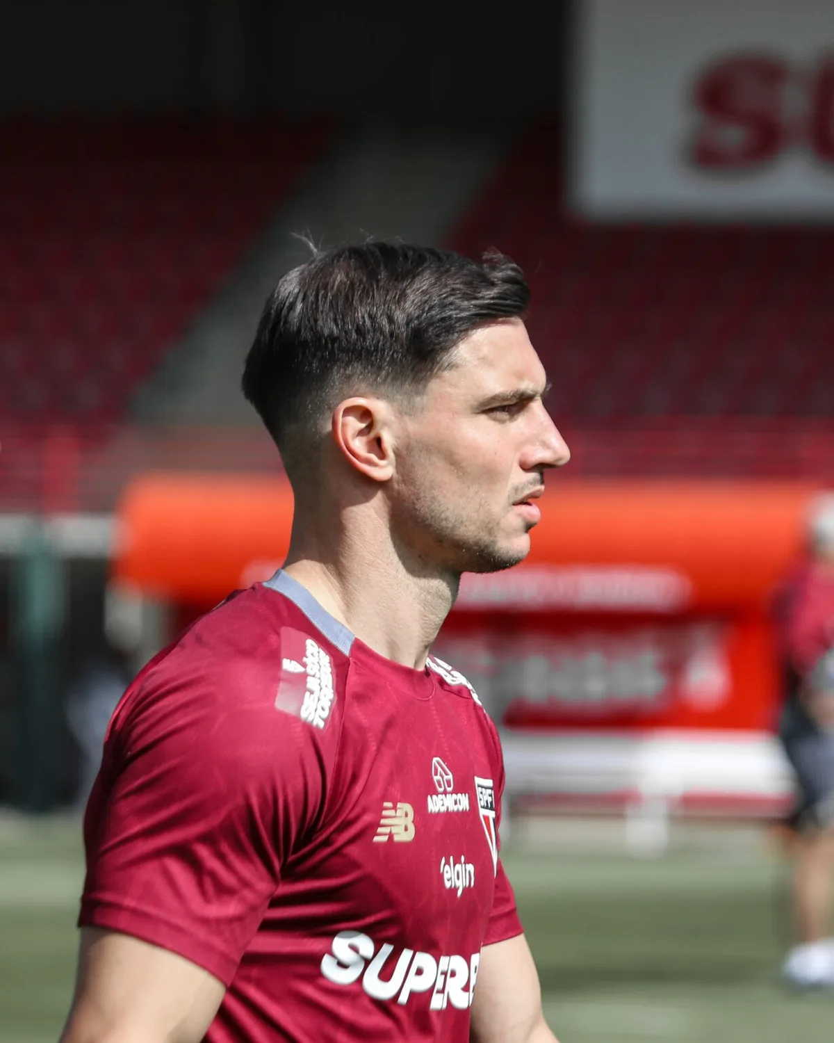 São Paulo coloca quatro jogadores afastados para treinar em Cotia