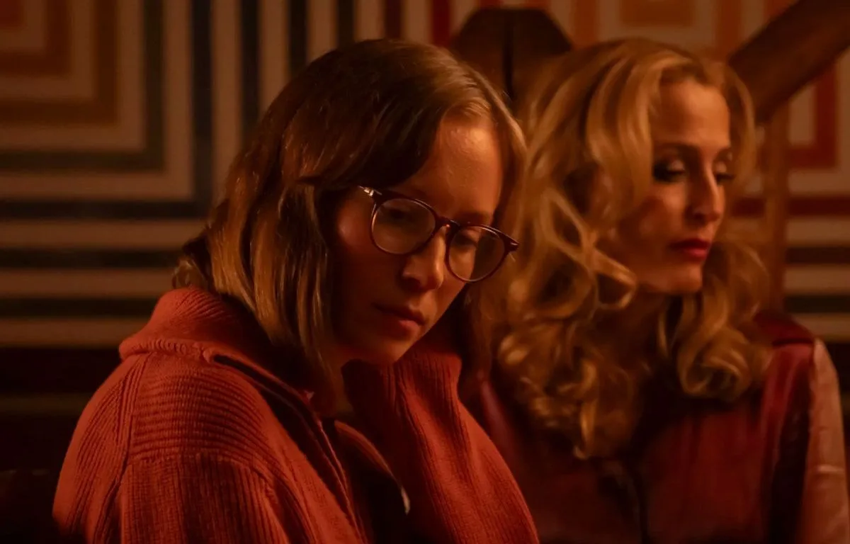 « Teenage Sex And Death At Camp Miasma » avec Gillian Anderson, le film le plus queer de l’année