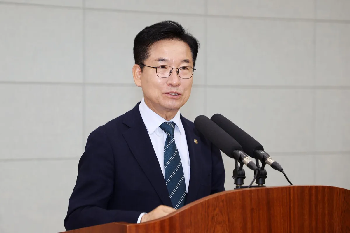 ‘8만원 한우 대접’ 윤건영 충북교육감 선거법 위반 송치