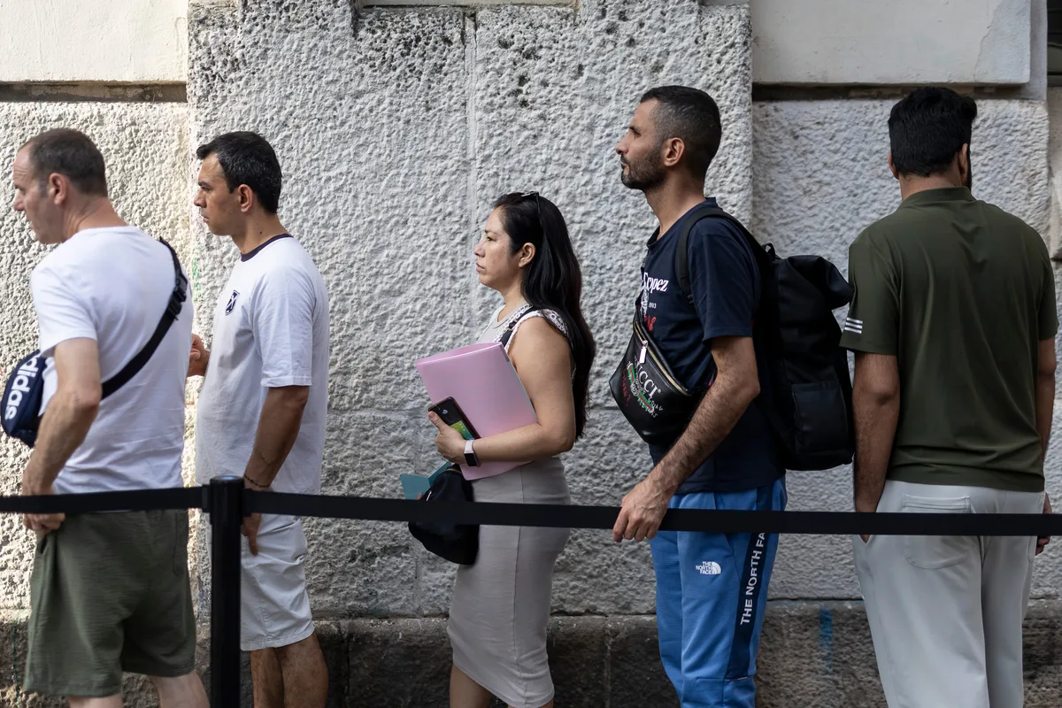 La regularización rejuvenece el mercado laboral con más afiliados menores de 35 años