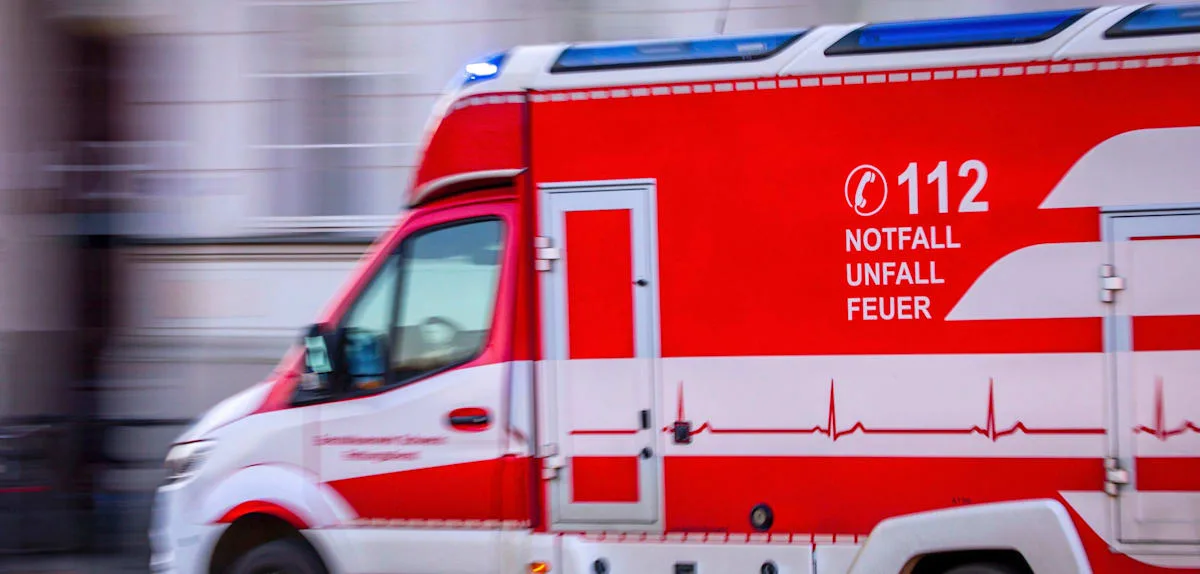 LKW kippt in Riepe auf das Dach – junger Fahrer verletzt