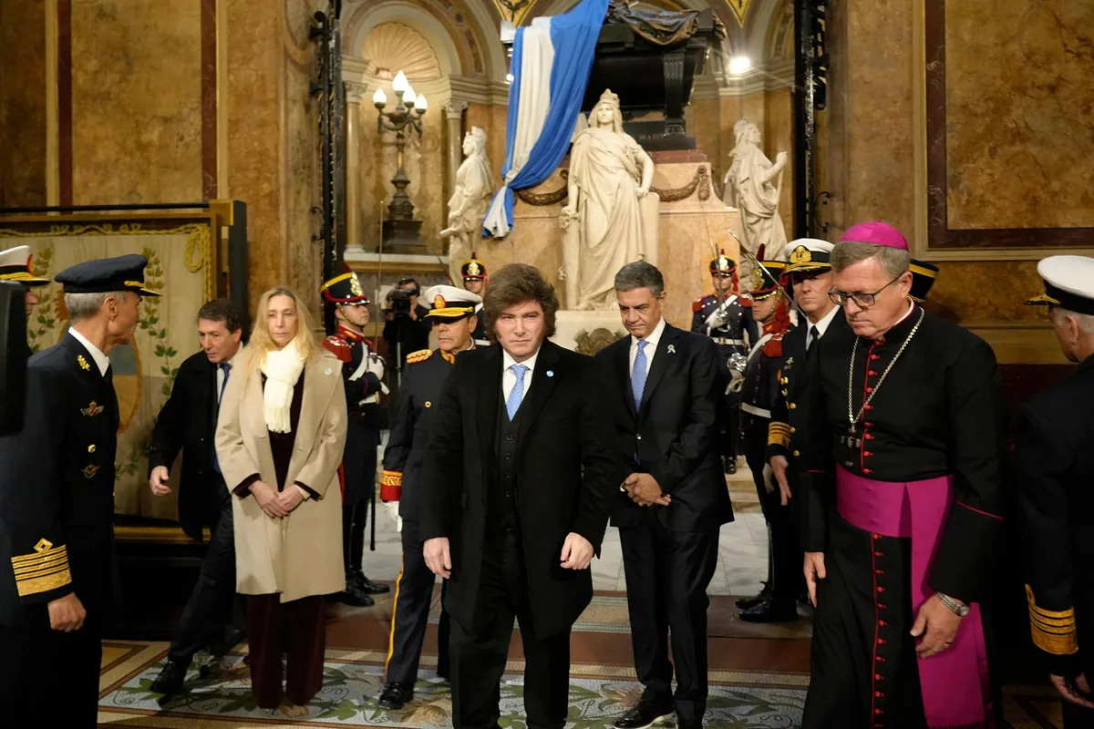 El Gobierno convocó a la Iglesia para coordinar la visita de León XIV; vuelven a circular los Chachos en La Rioja