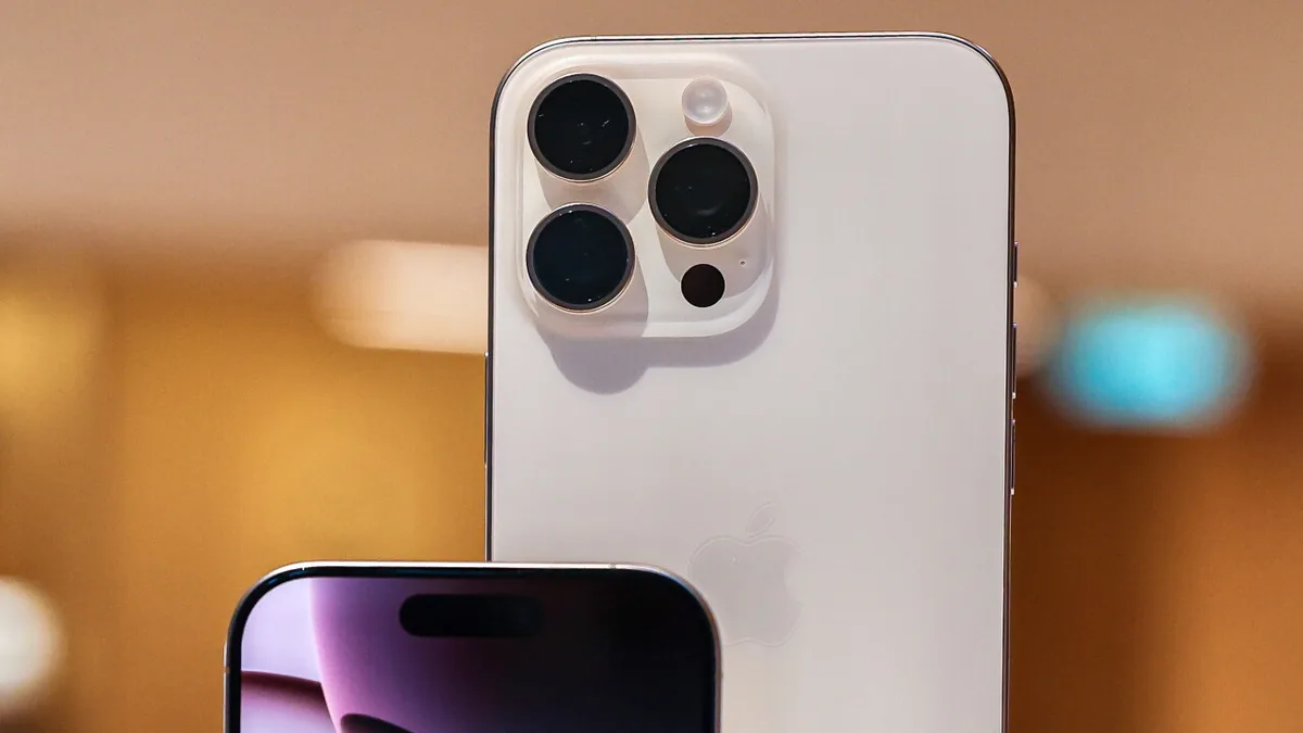 ¿Para qué sirve el pequeño sensor que algunos celulares tienen junto a las cámaras?