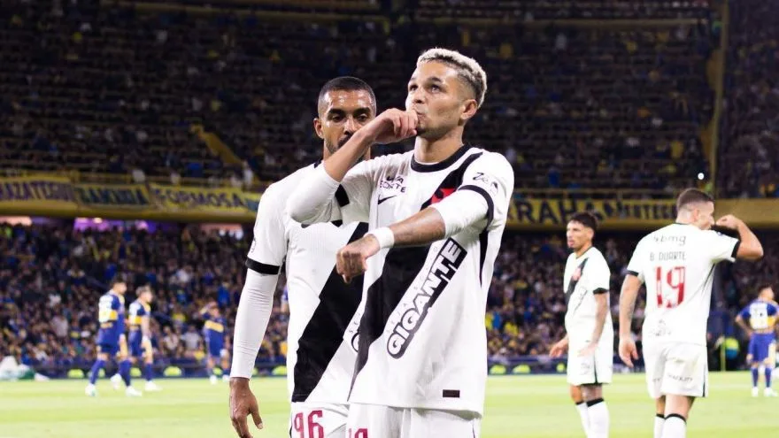 Thiago Mendes, capitão do Vasco, é alvo de racismo após provocar o Boca Jrs