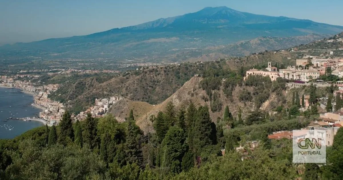 Aeroporto de Catânia limita chegadas devido à nova atividade eruptiva do Monte Etna