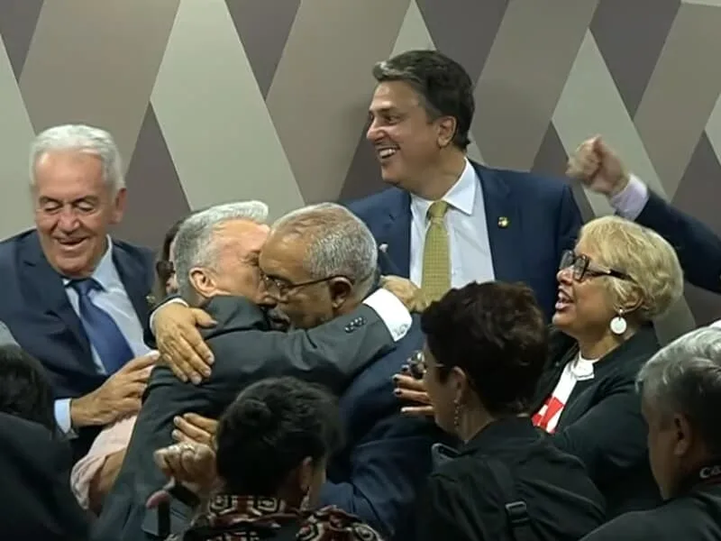 CCJ do Senado aprova PEC do fim da escala 6x1; texto vai ao Plenário