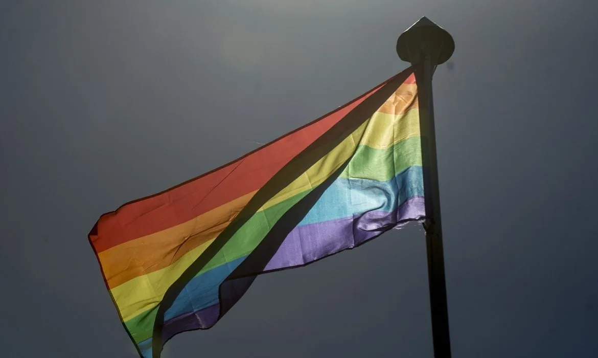 Em nome da “família”, Turquia prende pessoas LGBTQIAPN+, fecha espaços e derruba perfis