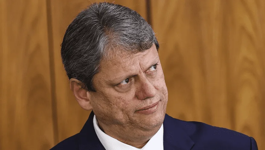 Perícia contradiz versão de Tarcísio sobre abordagem da PM a motorista de Haddad