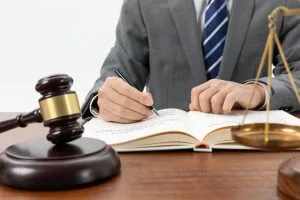 Poderes para atuação extrajudicial não limitam procuração geral para o foro
