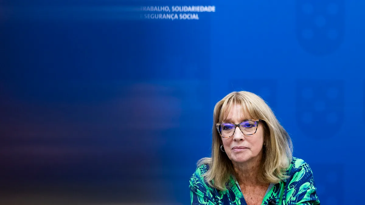 Ministra do Trabalho vê fundamentação legal para CGA pedir devolução de valores