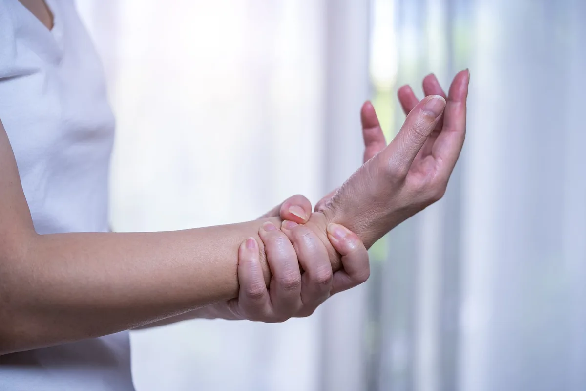 Artritis reumatoidea y remisión: cuándo el alivio de los síntomas no es suficiente