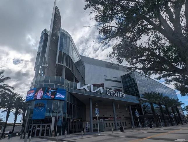 Croix gammée et salut nazi : à Orlando, un combat de kickboxing fait scandale