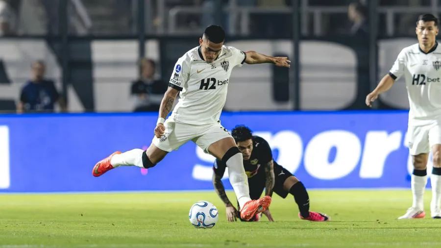 Cuello marca contra ex-clube e Atlético vence Bragantino pela Sul-Americana