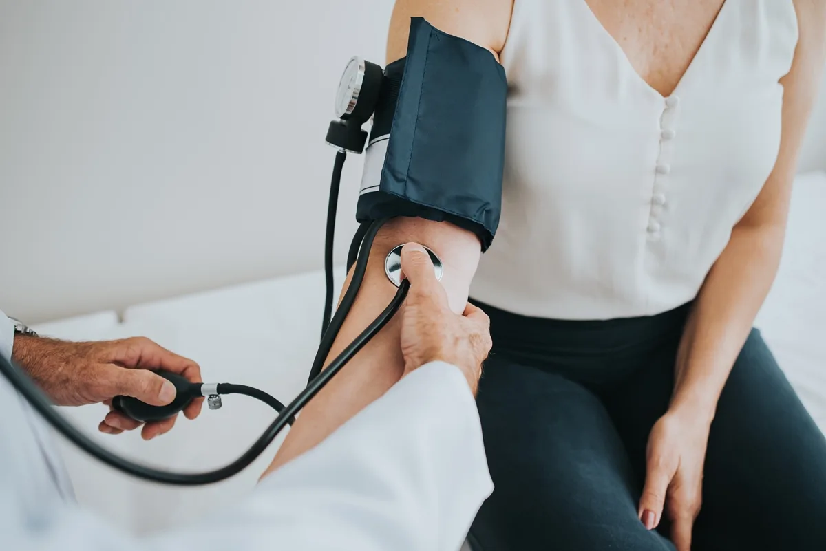 Inflamação pode influenciar pressão alta e se torna alvo de tratamento