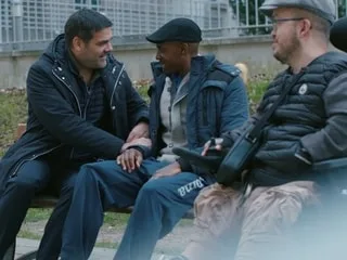 « Ce qui nous tient debout » : Matthieu Lartot livre un documentaire pour « lever le tabou » sur le cancer en France