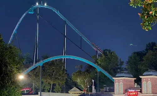 Policía investiga muerte de una persona en montaña rusa de Six Flags en Georgia; testigos relatan caída desde la atracción