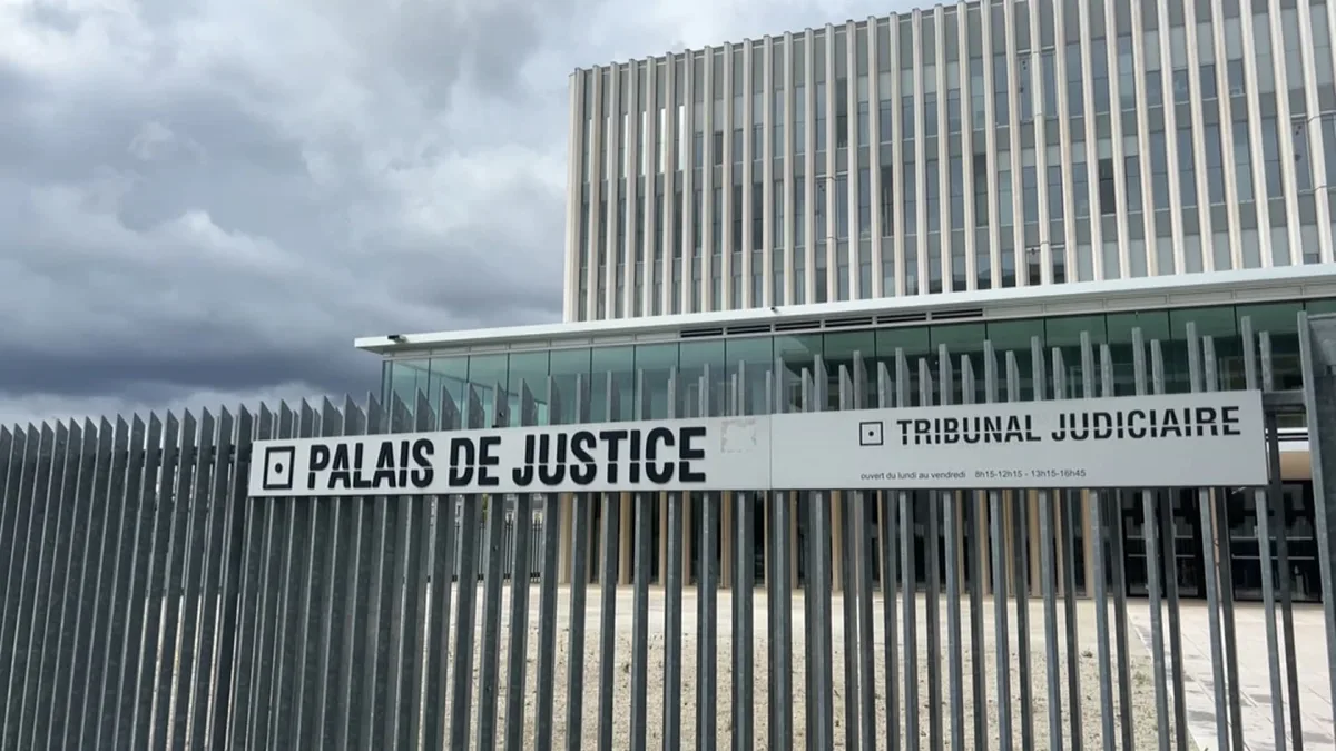 "Roué de coups et frappé à l'aide de sa béquille": quatre hommes mis en examen après la mort d'un SDF à Alençon