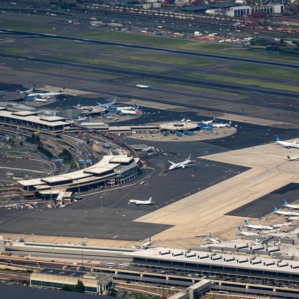 Technical Problems Ground Flights at Major East Coast Airports