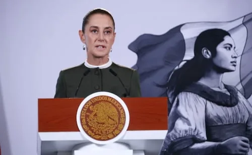 Sheinbaum critica presencia de partidos políticos en marcha nacional del IMSS; garantiza acciones para atender desabasto