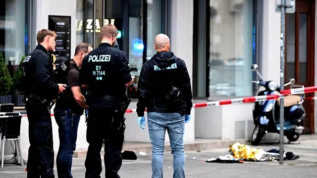 Polizeieinsatz in München: Demonstration nach Schuss auf 14-Jährigen in München