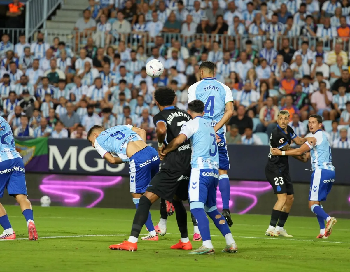 Aubameyang y Chupe, los pistoleros