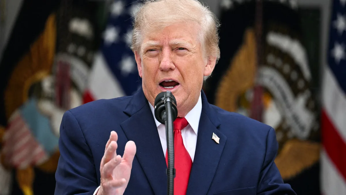 "Il est plus difficile de travailler avec Zelensky qu'avec Poutine": le nouveau tacle de Donald Trump contre le président ukrainien