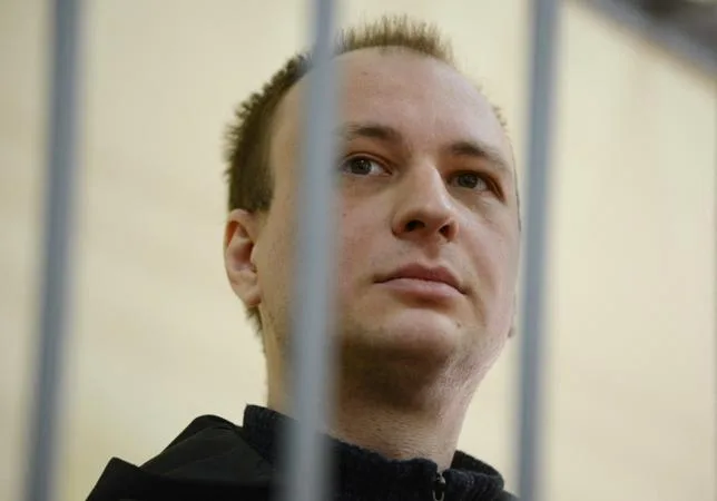 “Ça paraît suspect” : Poutine libère sans contrepartie le prisonnier américain Robert Gilman