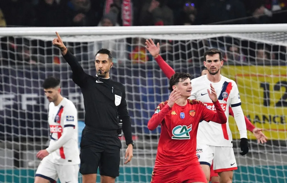 Ligue 1 : L’arbitre Abdelatif Kherradji condamné à six mois de prison avec sursis pour violences conjugales