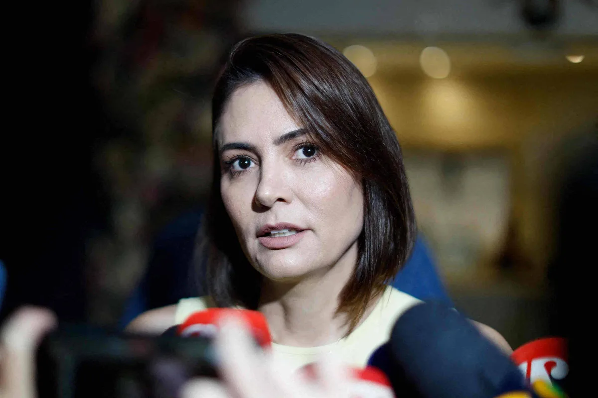 Michelle Bolsonaro diz ter colocado pedra em crise com Fl�vio e exp�e prefer�ncia por vice mulher